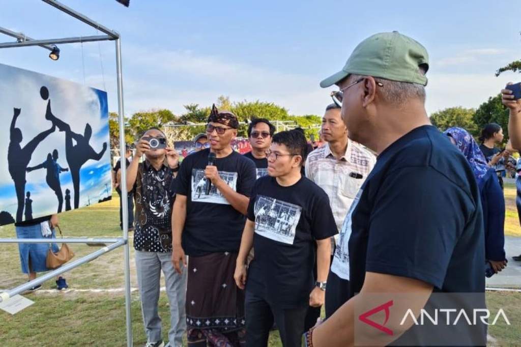 Negeri Bola: ANTARA Pamerkan 62 Foto Jurnalistik Sepak Bola di Bali
