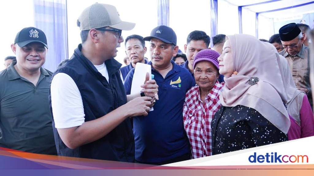Wali Kota Medan Rico Waas saat berdialog dengan warga di Medan Labuhan