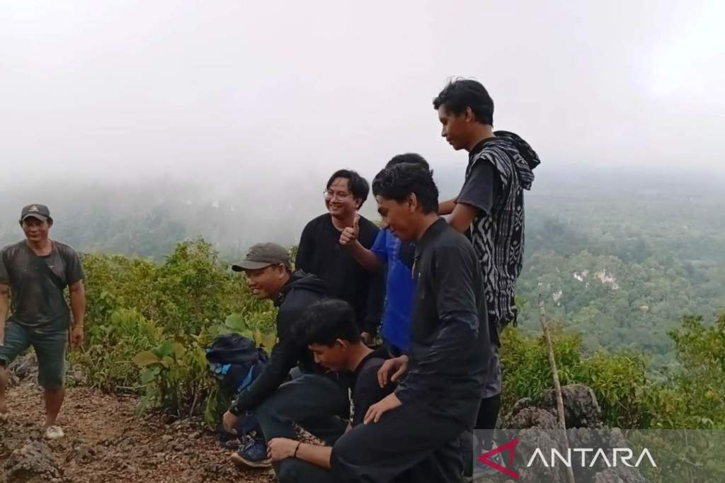 Ritual adat Tempong Tawar menyambut Tim Verifikasi Geopark Sangkulirang-Mangkalihat di Kutai Timur
