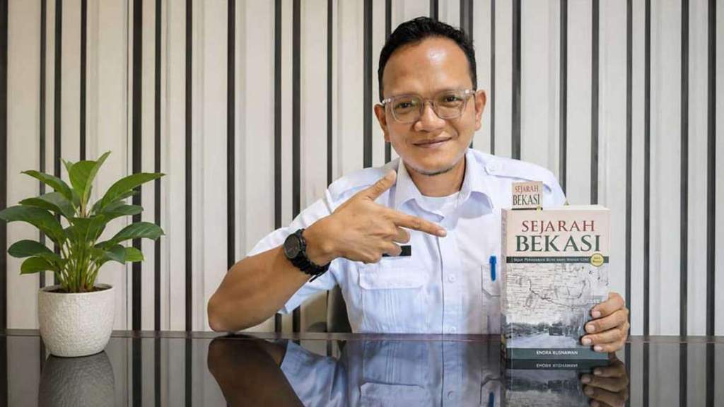 Buku Sejarah Bekasi karya Endra Kusnawan menjadi koleksi unggulan di Disarpus Kabupaten Bekasi