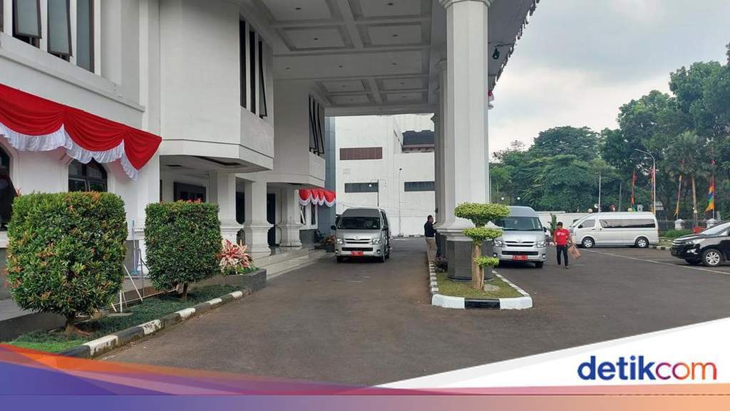 Gedung DPRD Jawa Barat tempat desakan audit menyeluruh terhadap BUMD yang merugi disuarakan