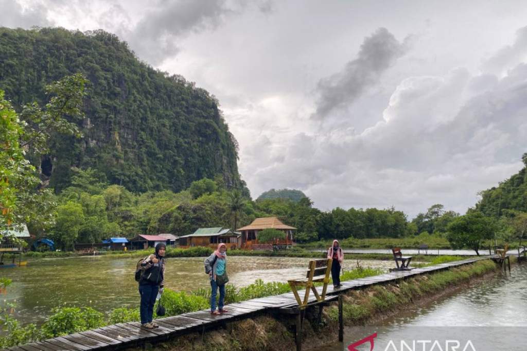 Kawasan karst Geopark Maros-Pangkep di Sulawesi Selatan yang sedang bersiap menghadapi revalidasi UNESCO