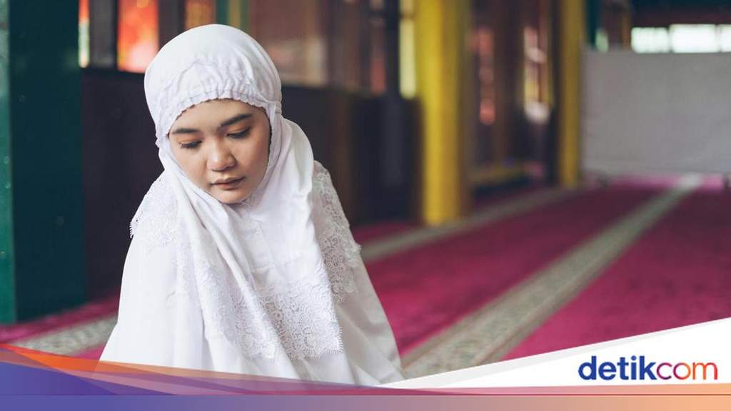 Umat Muslim bersiap menjalankan ibadah sesuai jadwal salat resmi di Kota Denpasar, Bali