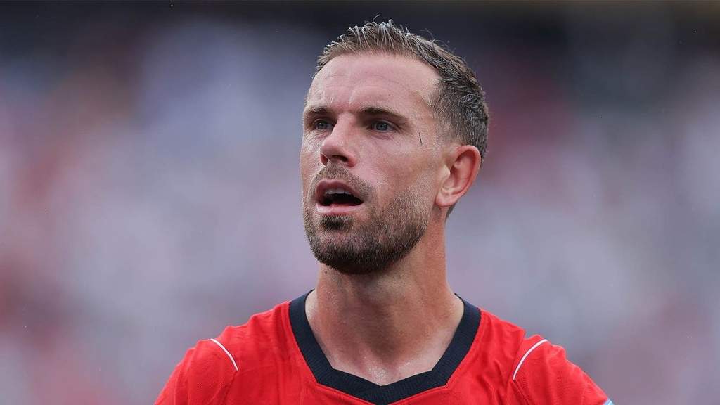 Jordan Henderson mendapat perawatan medis setelah terjatuh dari papan iklan di Piala Dunia 2026