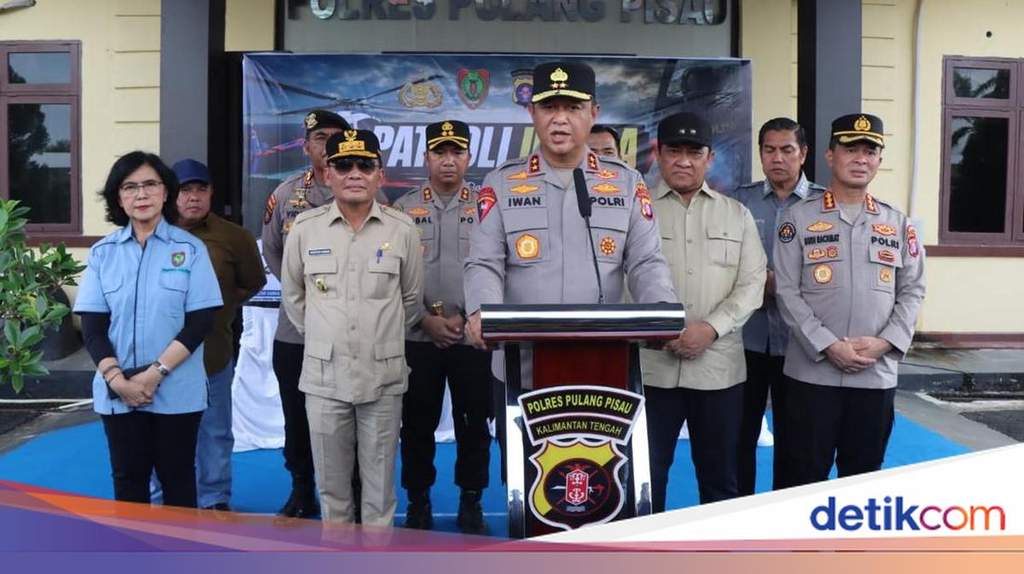 Kapolda dan Gubernur Kalteng melakukan memantau titik api karhutla dari helikopter patroli udara