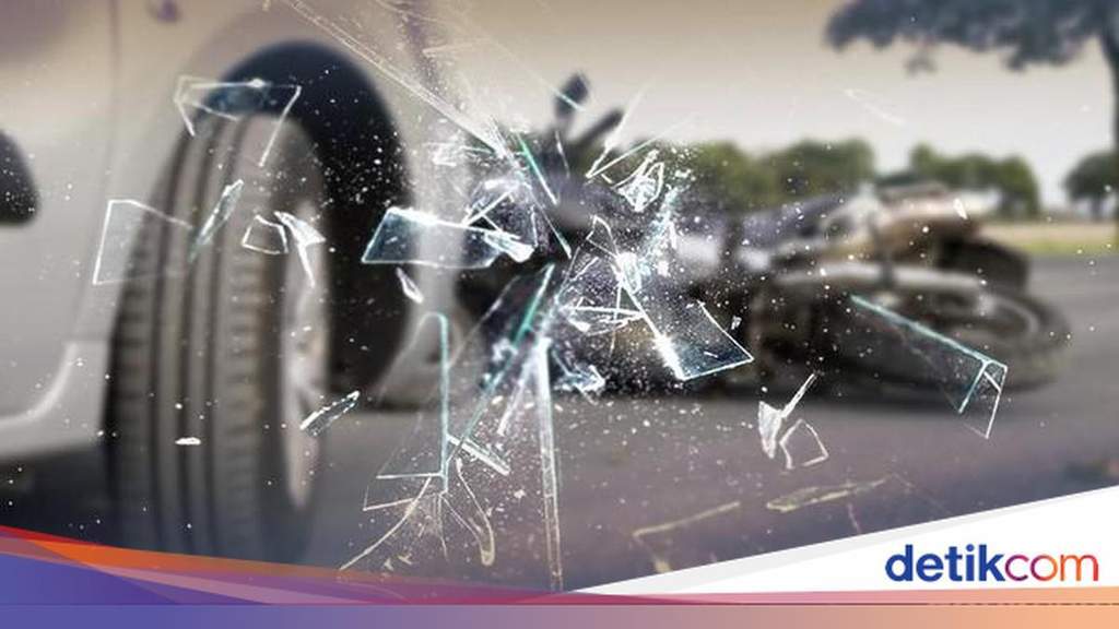 Petugas Ditlantas Polda Kalteng melakukan evaluasi di jalur rawan kecelakaan lalu lintas.