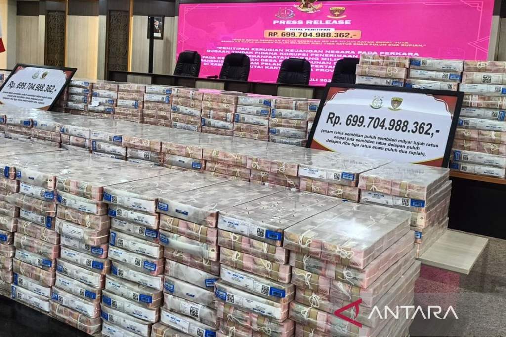 Uang tunai senilai ratusan miliar rupiah hasil sitaan kasus korupsi lahan transmigrasi Kaltim
