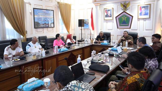Sekda Kota Malang Erik Setyo Santoso saat menerima kunjungan kerja dari Ditjen Ekosistem Digital Kemkomdigi