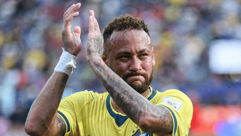 Neymar tampak lesu setelah Brasil disingkirkan oleh Norwegia pada babak 16 besar Piala Dunia