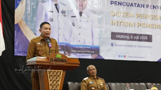 Kepala Perwakilan BPKP Jawa Timur Hasoloan Manalu memaparkan materi sosialisasi SPIP di Kota Malang