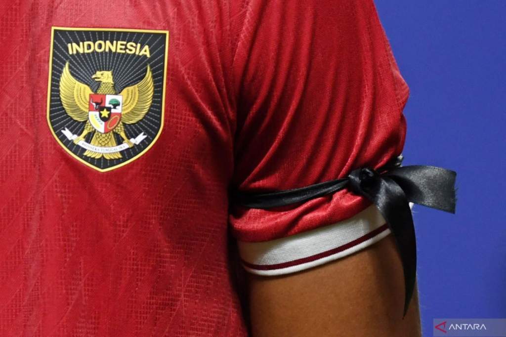 Pemain timnas Argentina mengenakan pita hitam di lengan saat laga Piala Dunia 2026