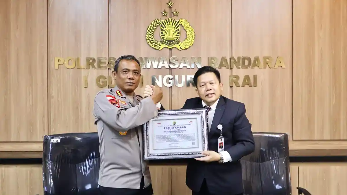 Kapolres Kawasan Bandara Ngurah Rai Bali Kombes Pol I Komang Budiartha menerima Presisi Award