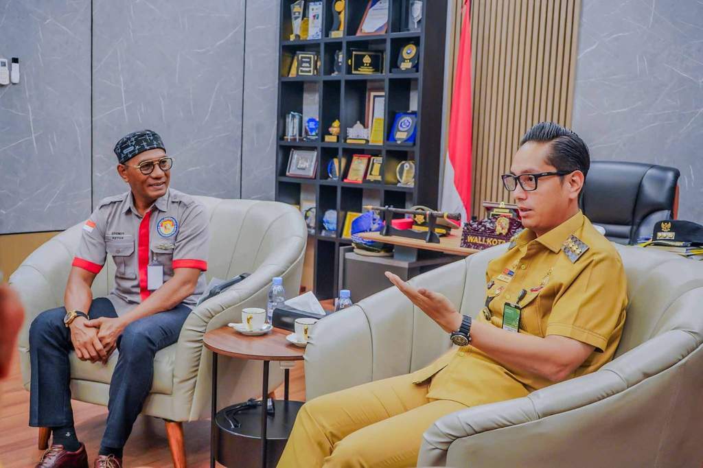Wali Kota Medan Rico Waas saat berdiskusi bersama Lembaga Masyarakat Belawan di Rumah Dinas