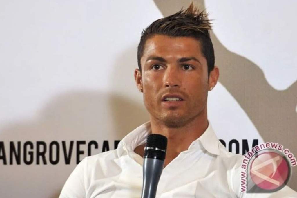 Cristiano Ronaldo saat memberikan keterangan pers mengenai masa depannya di Piala Dunia 2026
