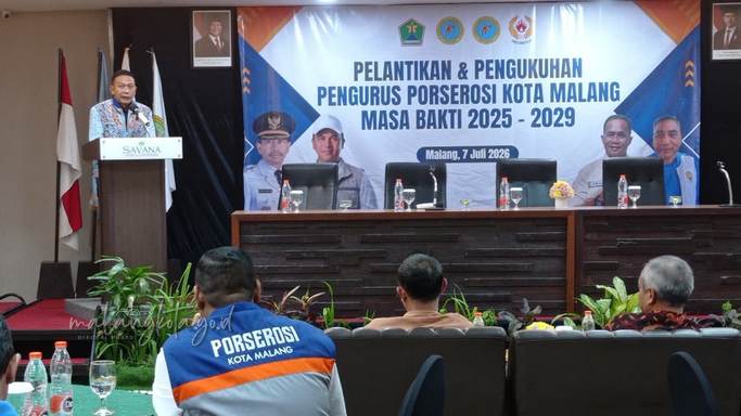 Wali Kota Malang Wahyu Hidayat memberikan sambutan pelantikan pengurus Perserosi Kota Malang