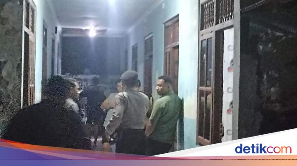 Petugas kepolisian melakukan pengamanan di lokasi keributan warga di Denpasar Timur Bali